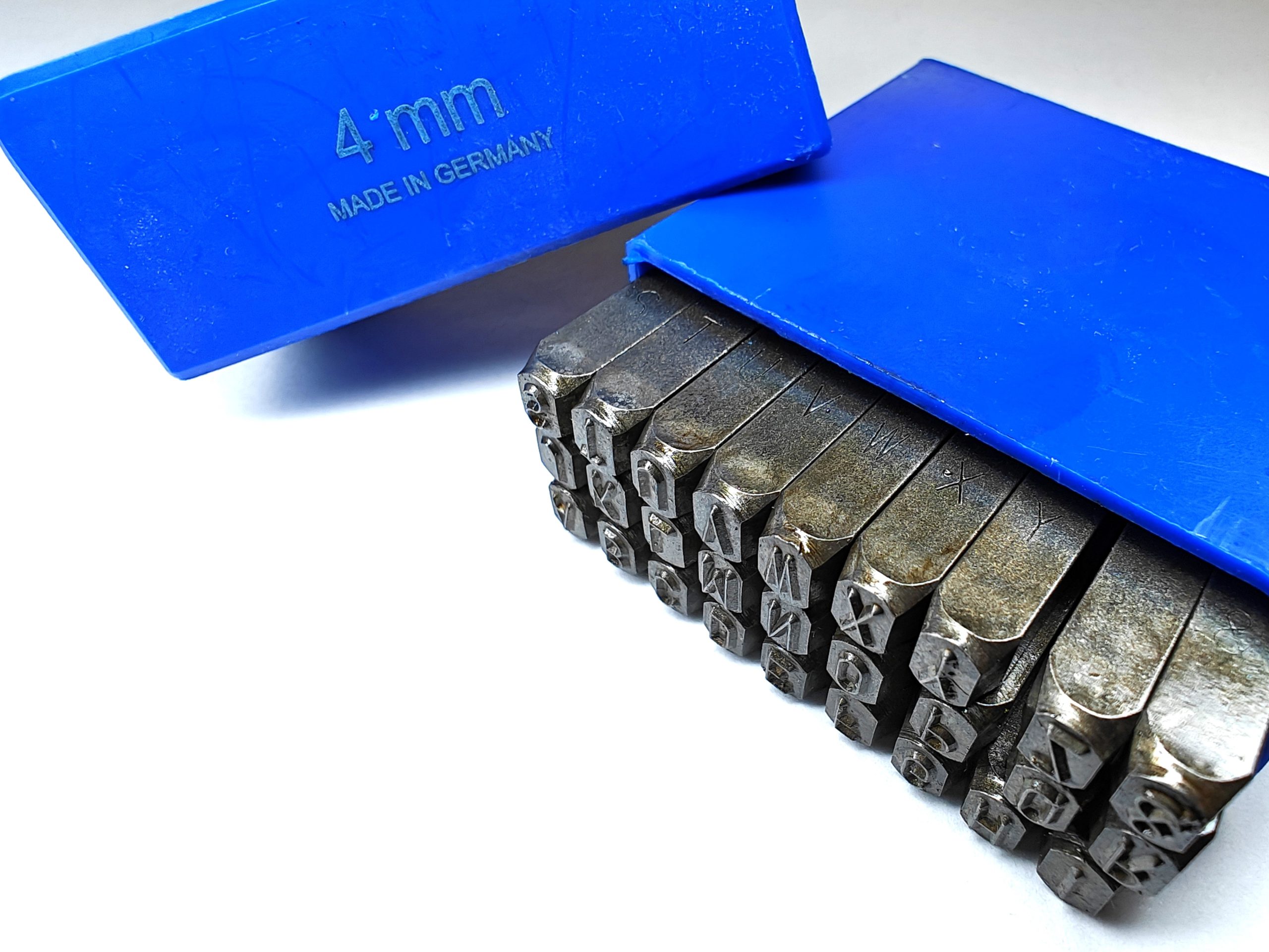 KIRJAINMEISTISARJA 4 MM